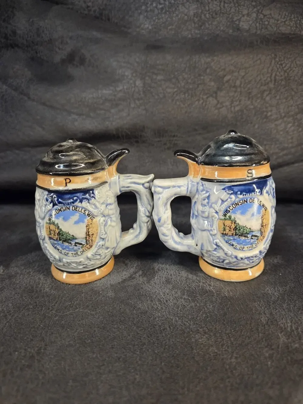 Vintage Wisconsin Dells Jaws of the Dells Beer Stein Salt & Pepper Shakers Japan